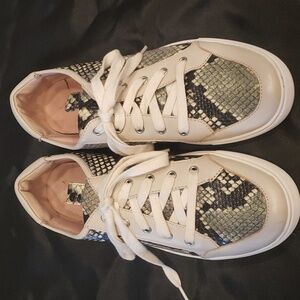 Donald Pliner Suzie python print sneaker